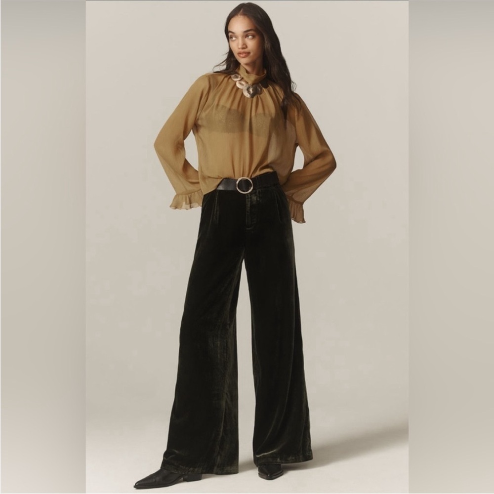 NWT! By Anthropologie Dark Green Wide-Leg Velvet Pants 💐